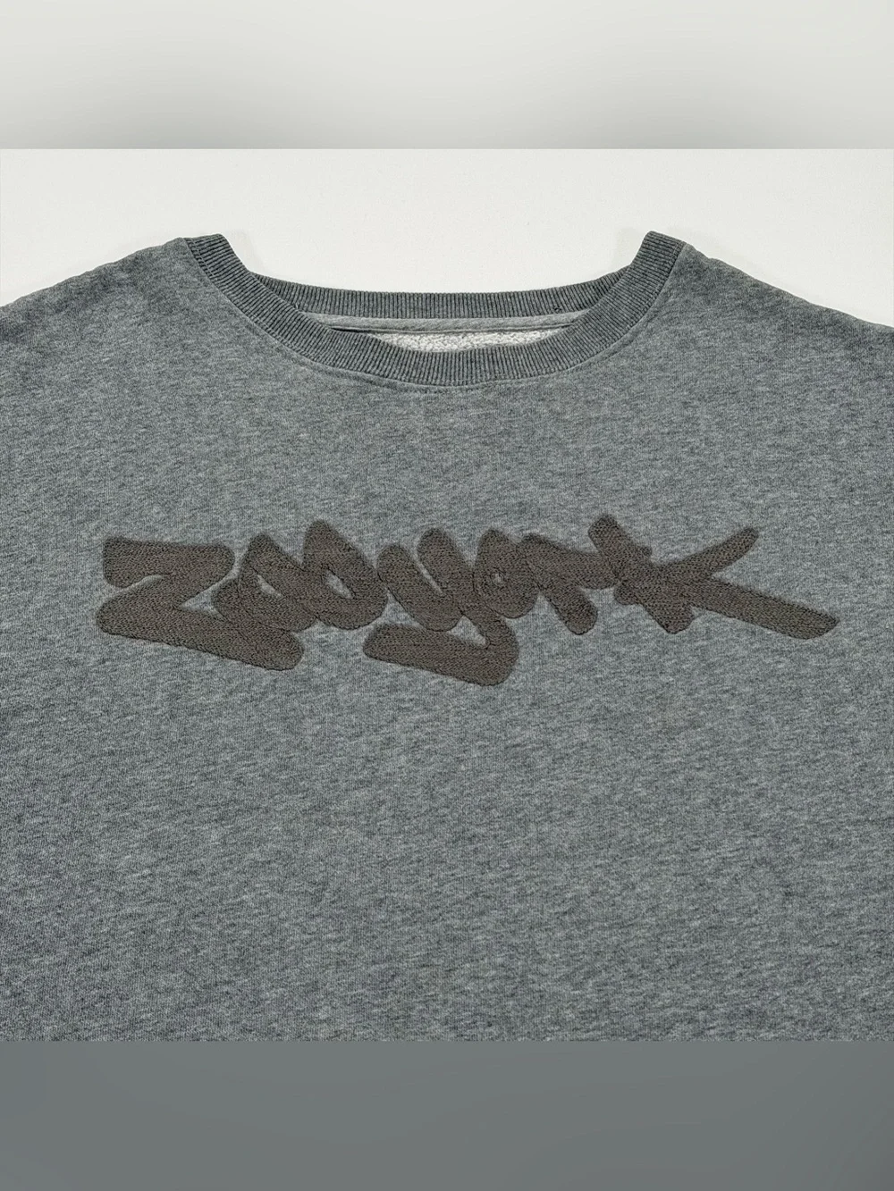 Zoo York Mens Sweatshirt XL Gray Crewneck Kangaroo Pocket Graffiti Logo Skate